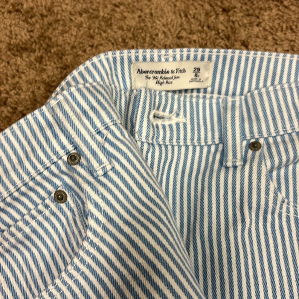 Like new 90s relaxed jean blue stripe size 29 R